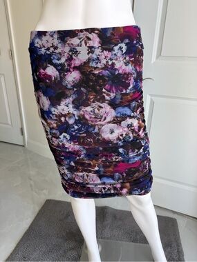 NWOT Cache Floral Ruched Pencil Skirt in Purple Pink